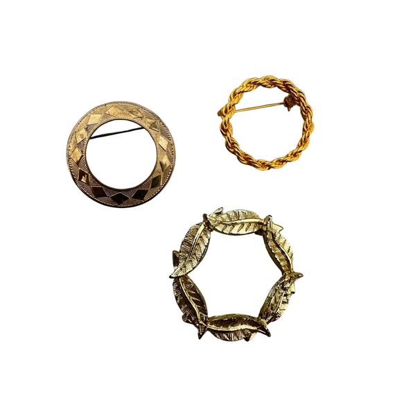 Vintage Lot of Three Gold Wreath Brooches - Picture 1 of 8